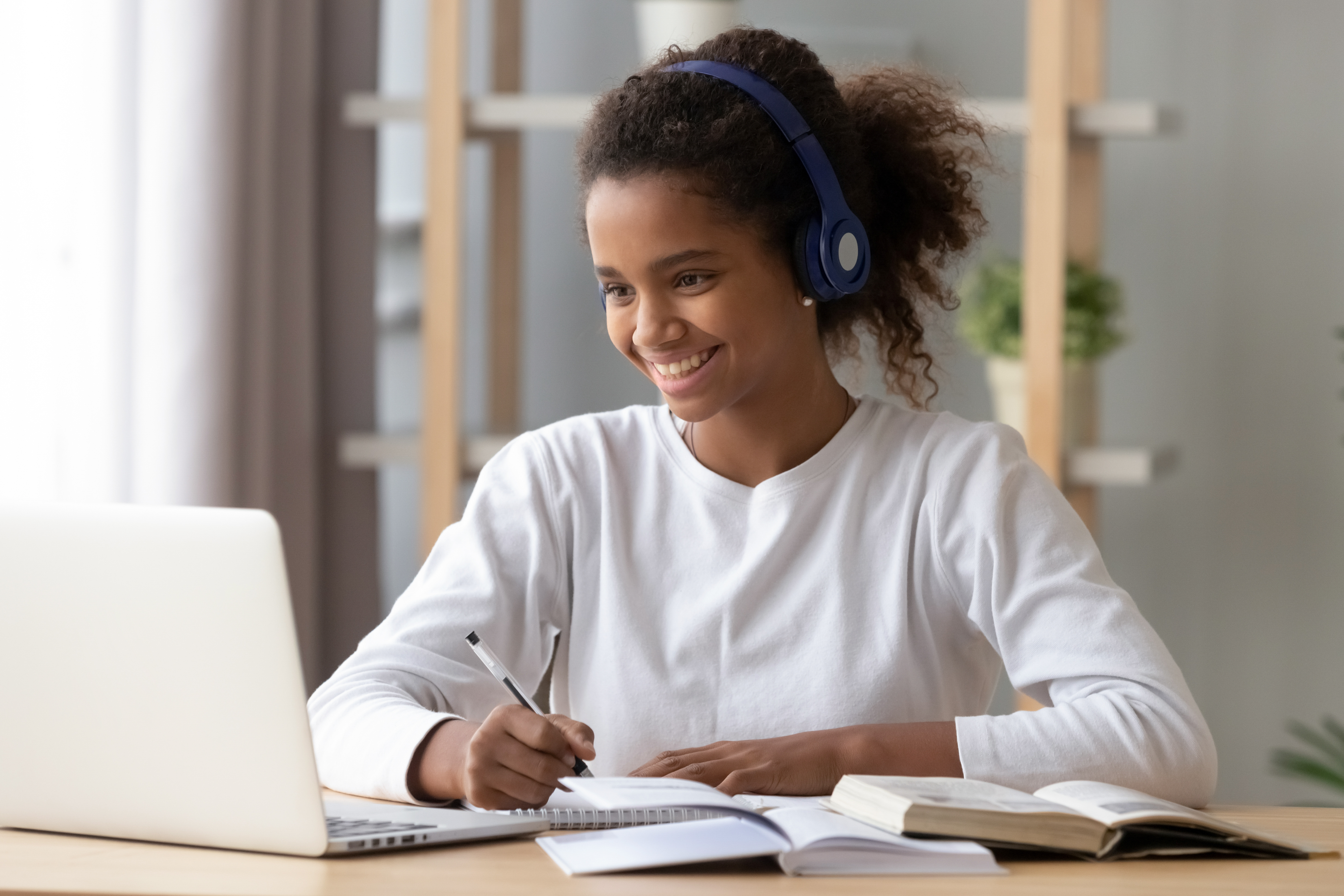 young learner from Nottingham preparing for GCSE spanish with her online tutor